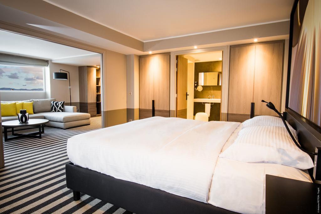 Simon Hotel Фор дьо Франс Екстериор снимка